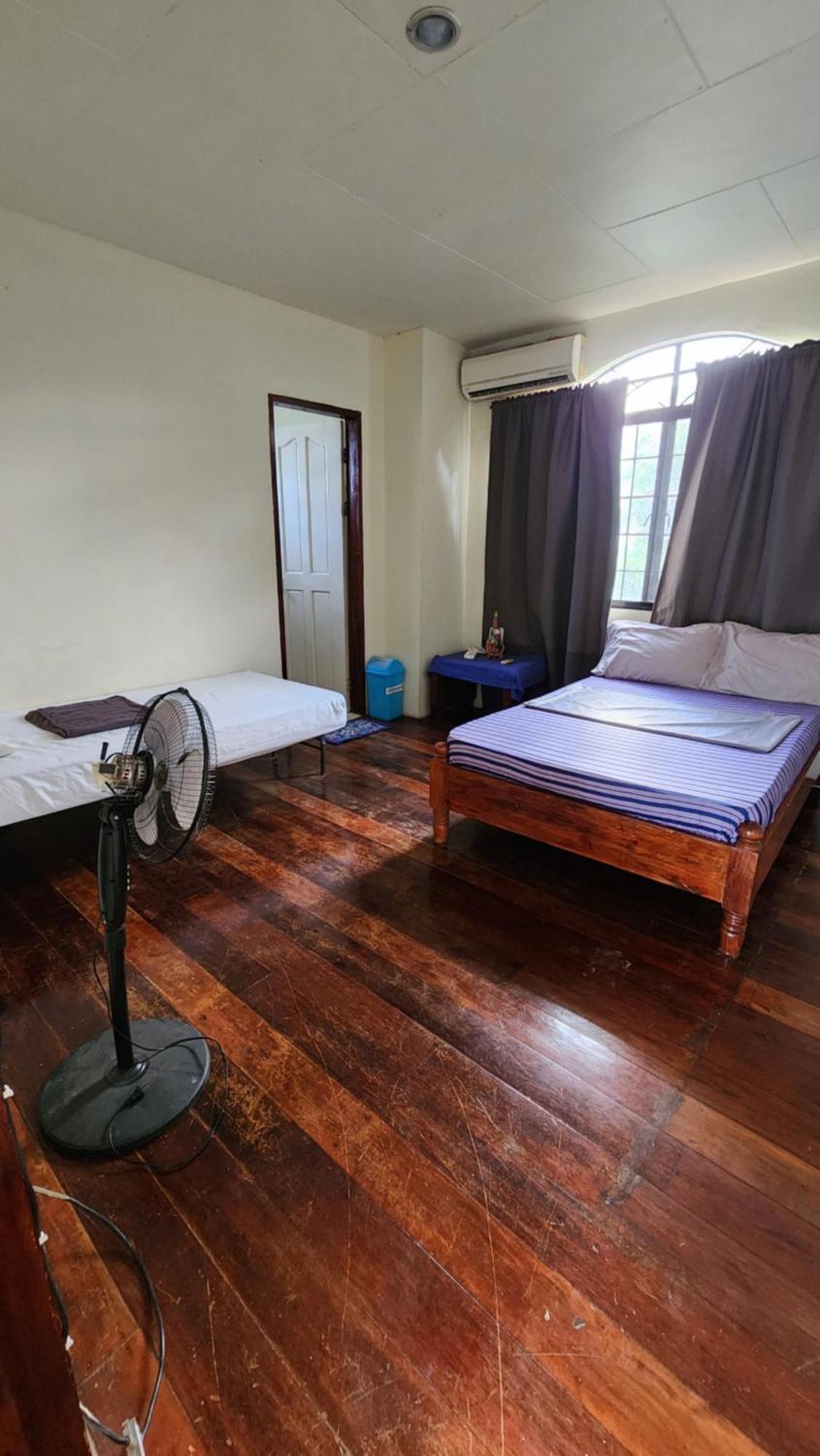 Screaming Gecko Hostel Бусуанґа Екстер'єр фото