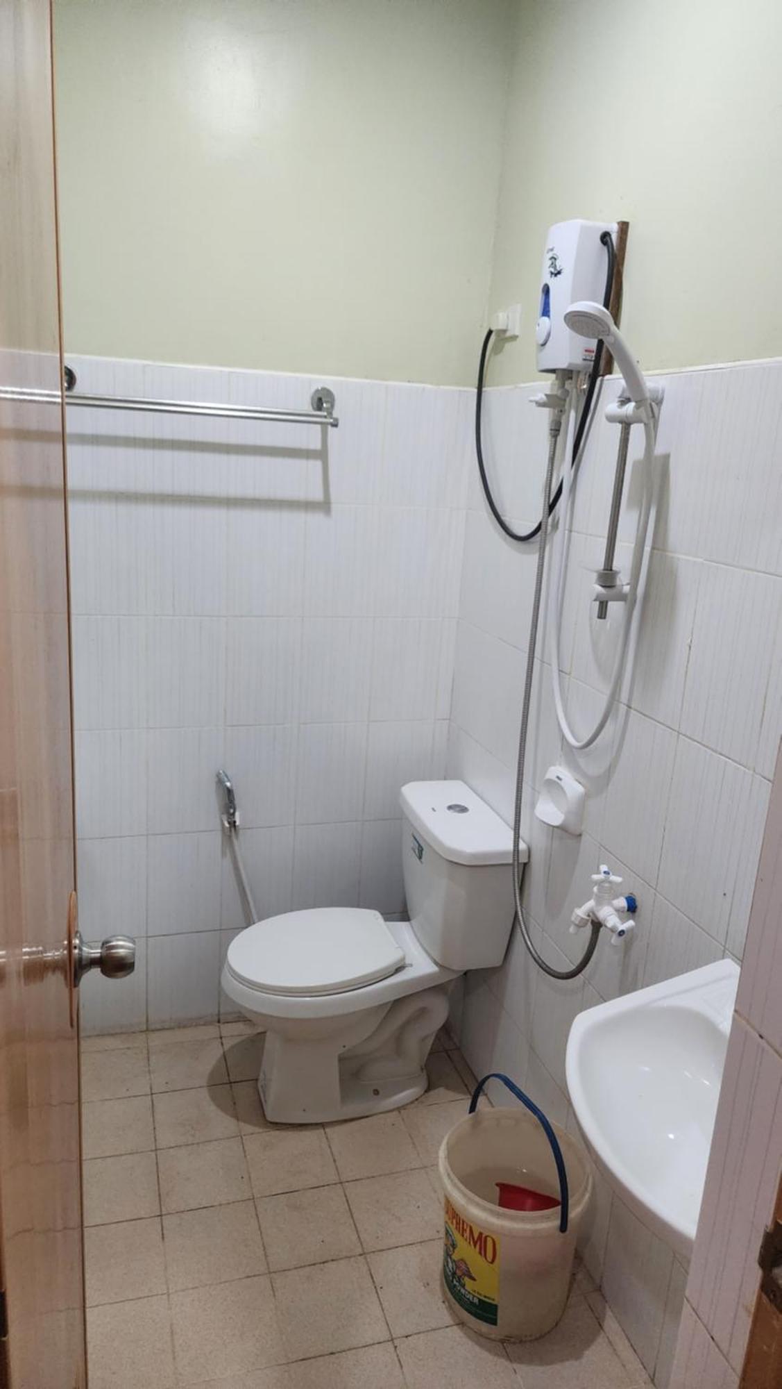 Screaming Gecko Hostel Бусуанґа Екстер'єр фото