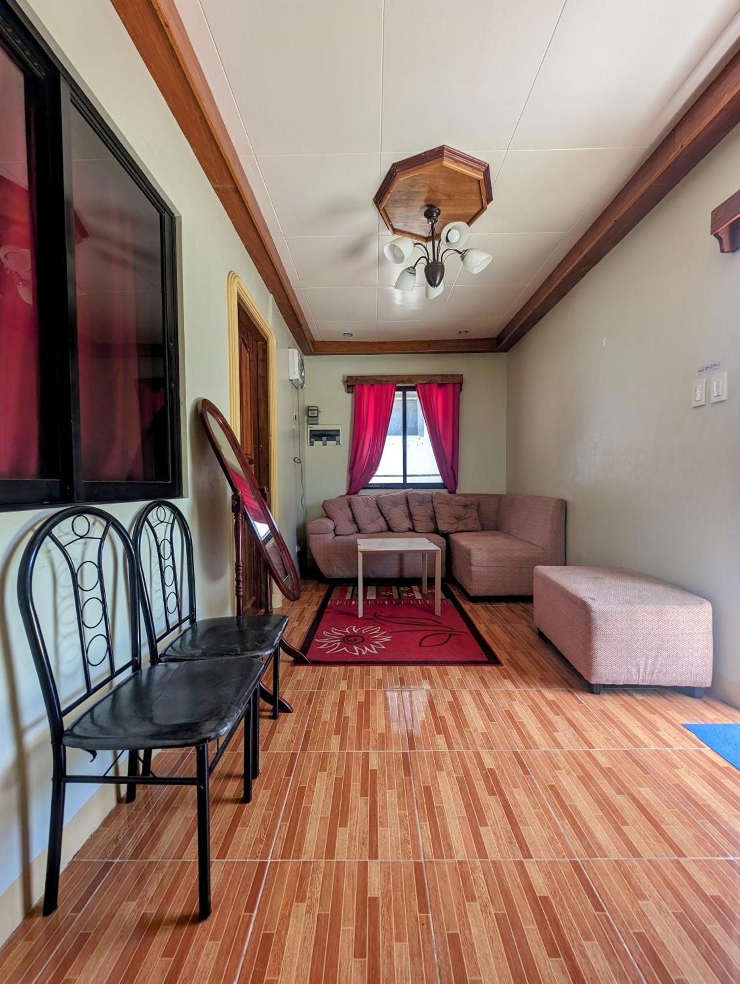 Screaming Gecko Hostel Бусуанґа Екстер'єр фото