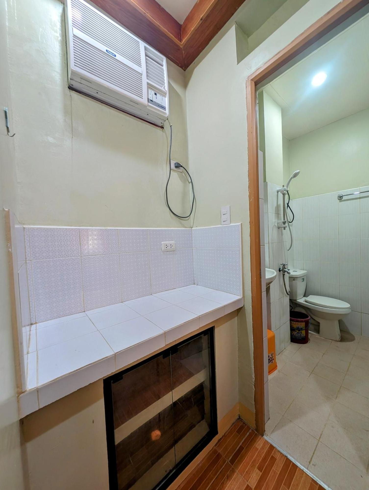 Screaming Gecko Hostel Бусуанґа Екстер'єр фото