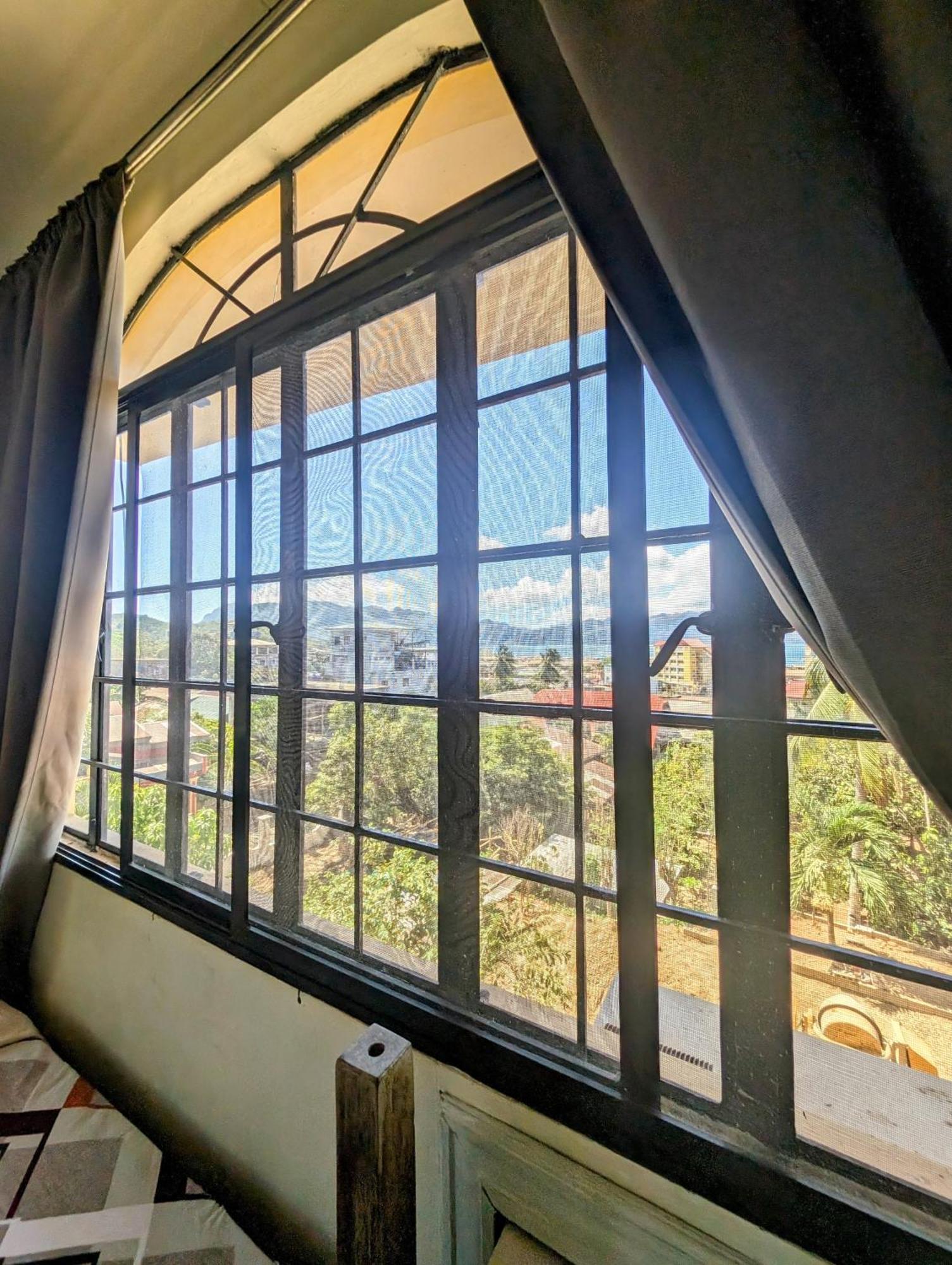 Screaming Gecko Hostel Бусуанґа Екстер'єр фото